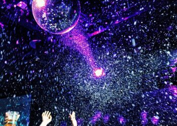 disco dancing boule scaled