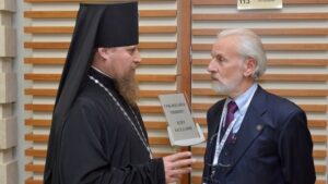 Alexander Dvorkin, Vice-président de la FECRIS antisecte, avec un prêtre orthodoxe russe 