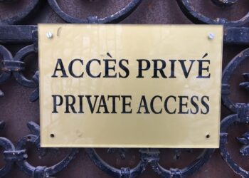 Acces prive © Eric Desordre 2022 scaled