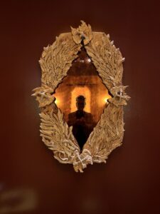 Espérance derrière le miroir © Eric Desordre 2025 Espérance derrière le miroir © Eric Desordre 2025