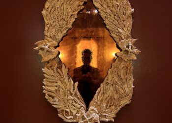 Espérance derrière le miroir © Eric Desordre 2025