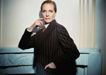 Julie Andrews photo shoot for Victor Victoria